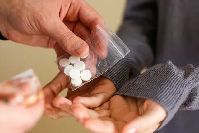 Posesión de fármacos medicamentos sin receta: lo que debes saber para evitar problemas